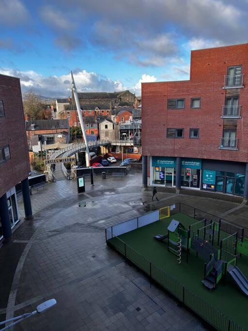 City Centre Apartment. Wrexham Luaran gambar