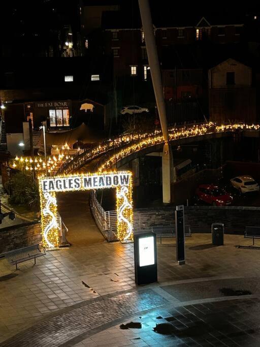 City Centre Apartment. Wrexham Luaran gambar