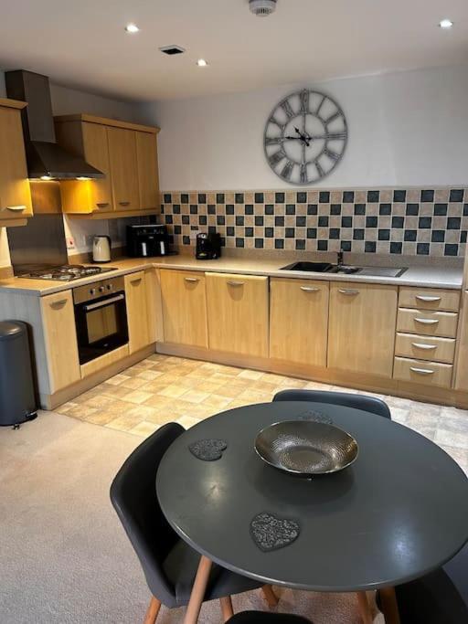 City Centre Apartment. Wrexham Luaran gambar