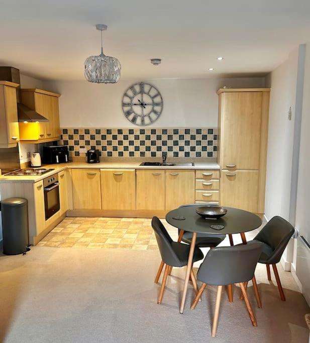 City Centre Apartment. Wrexham Luaran gambar