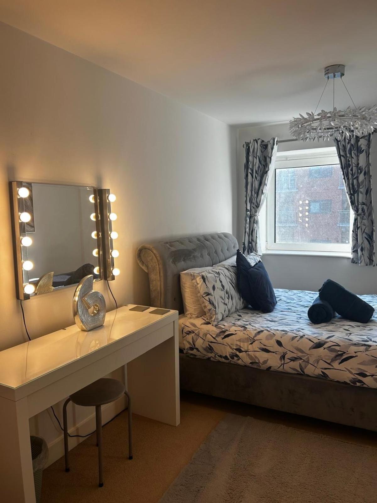 City Centre Apartment. Wrexham Luaran gambar